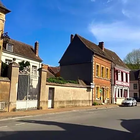 Saint-sauveur 住宿加早餐酒店 3*